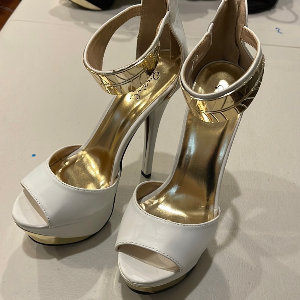 Size 8 women heel white with gold ankle strap